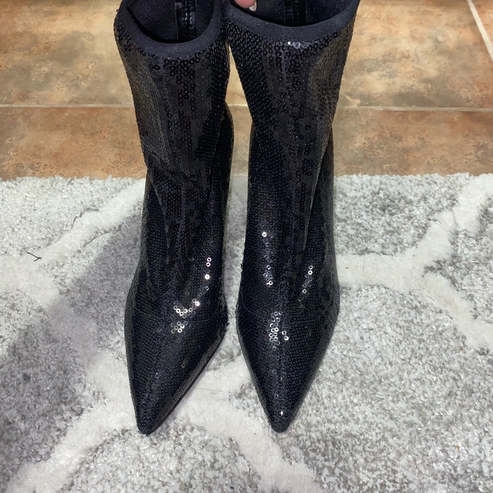 ALDO sock booties! Are perfect to style an outfit for any season. 🤩
